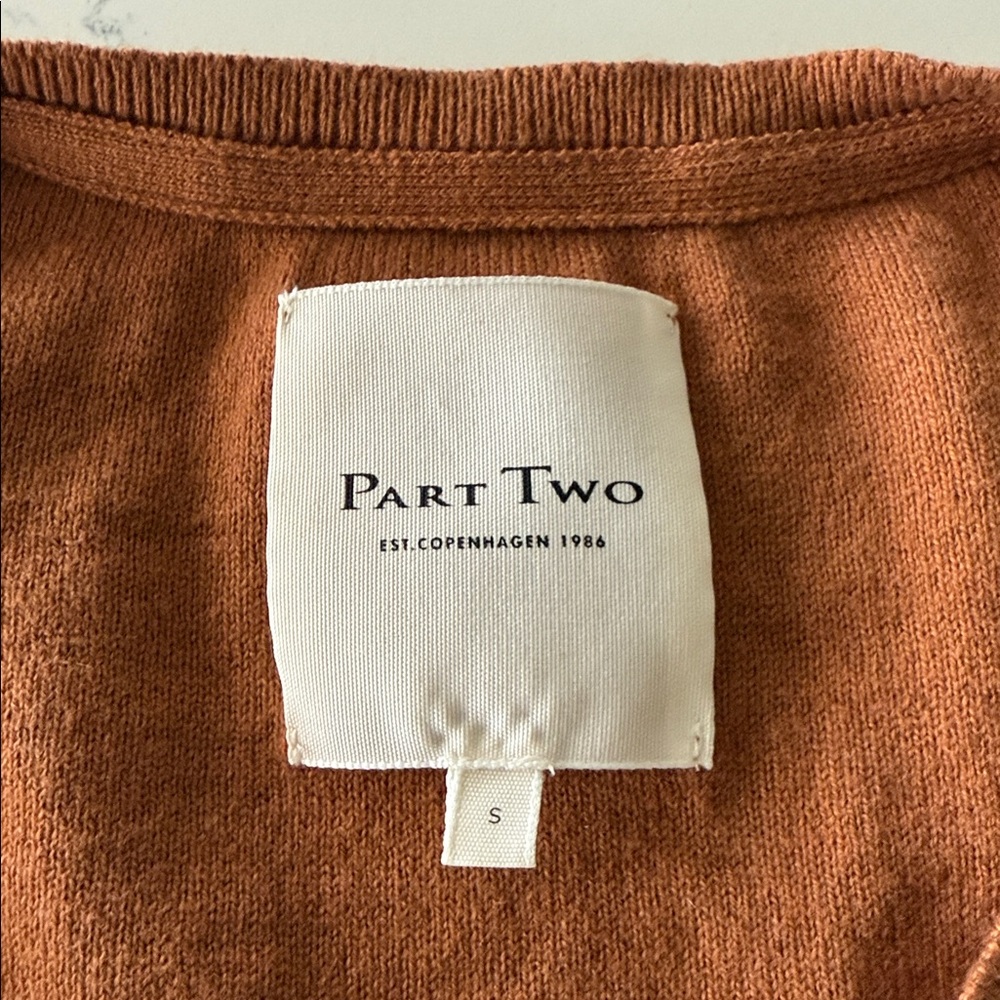 V-Neck Rustic chestnut brown Sweater - Picture 2 of 3